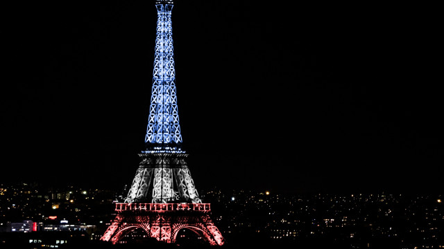 Tall tower bright light night #4 free wallpaper - medium preview image