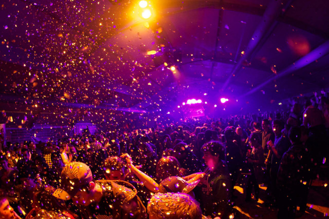 Party confetti dancing background falling free wallpaper - medium preview image