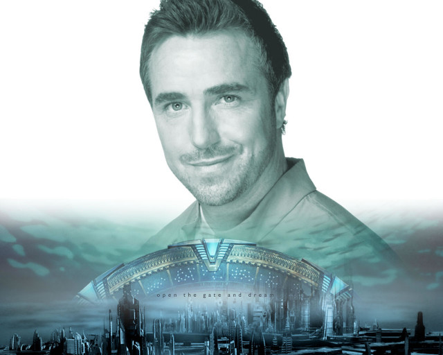 Bearded man cityscape background portrait free wallpaper - medium preview image