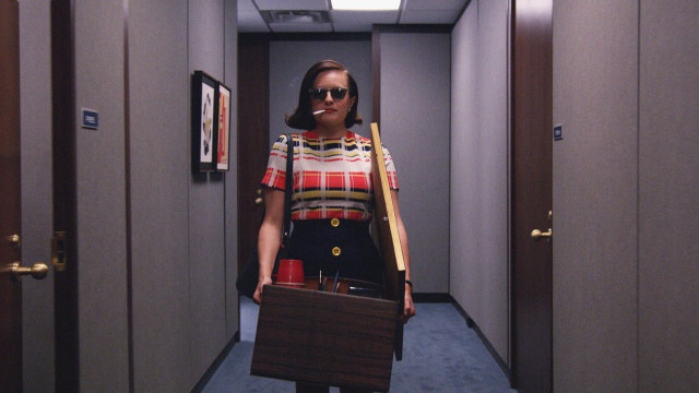 Woman hallway briefcase sunglasses purse free wallpaper - medium preview image