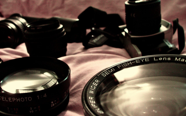 Camera lens cap bed pink free wallpaper - medium preview image