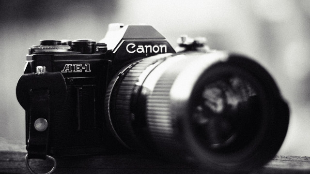 Camera canon logo table wall free wallpaper - medium preview image