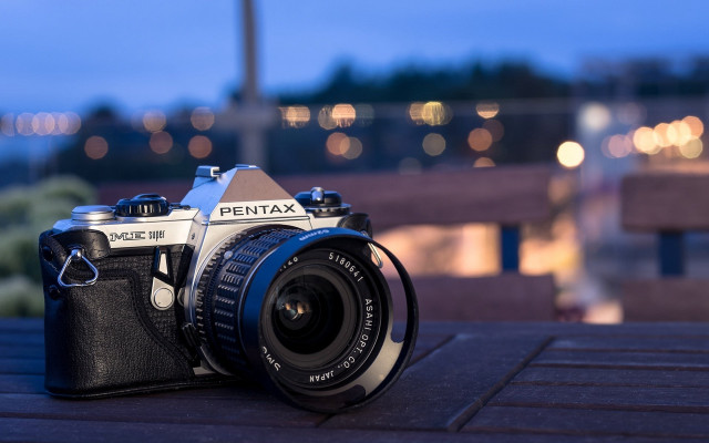Camera table blurry background buildings free wallpaper for desktop - medium preview image