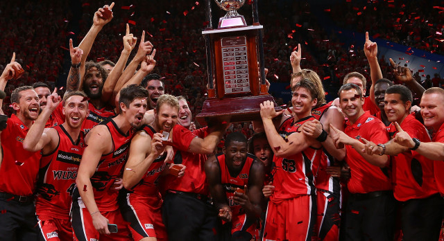Men trophy crowd red shirts free wallpaper - medium preview image