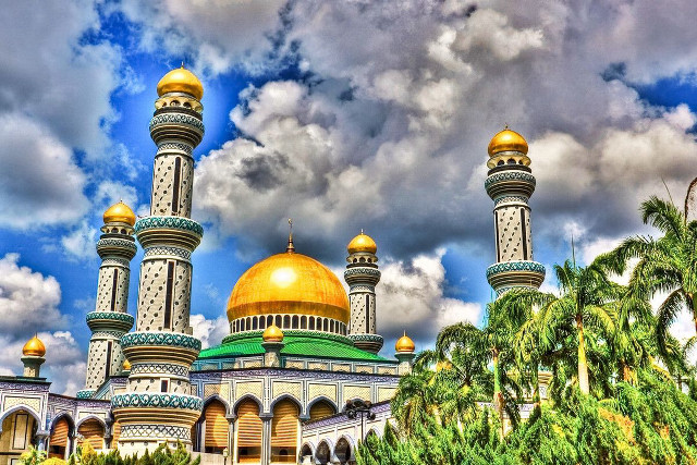Large building gold dome towers free wallpaper - medium preview image