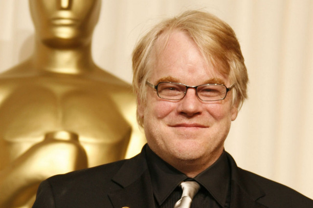Man suit tie golden award free wallpaper - medium preview image