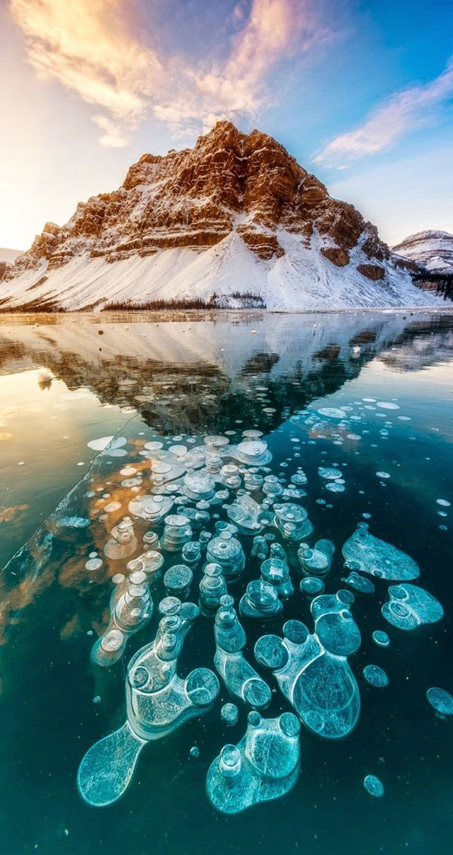 Mountain ice floes water sky free wallpaper - medium preview image