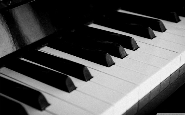 Piano keyboard closeup black white free wallpaper - medium preview image