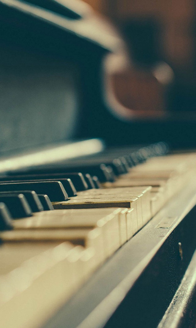 Close up piano wooden case free wallpaper - medium preview image