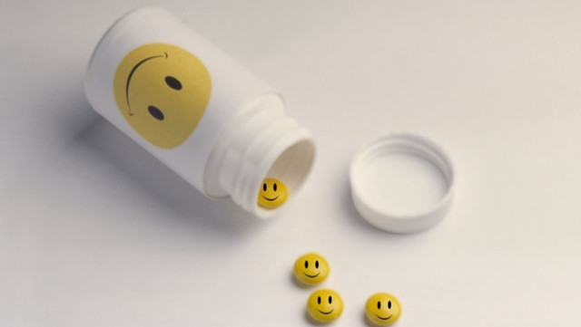 Smiley cup yellow smiley faces free wallpaper - medium preview image