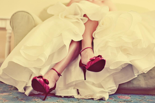 Woman white dress red shoes free wallpaper - medium preview image