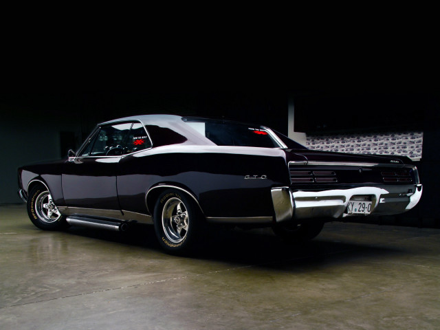 Black white car garage wall free wallpaper - medium preview image