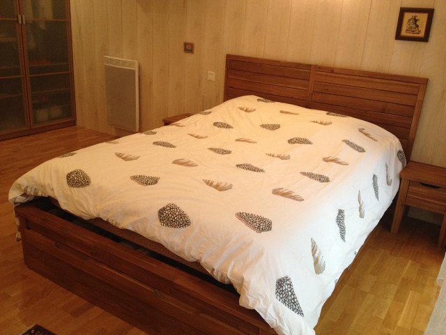 Woodcut feather pattern bed wooden free wallpaper - medium preview image