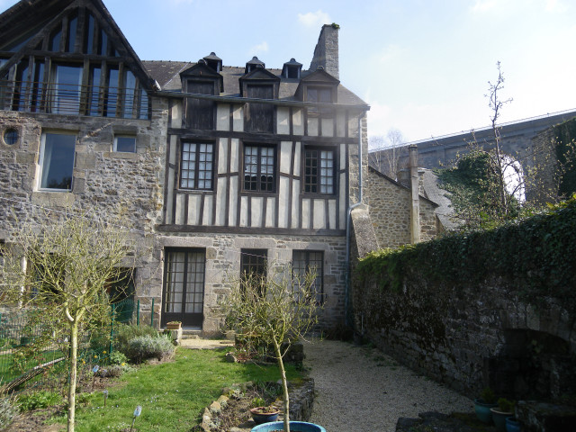 Large house stone wall green free wallpaper - medium preview image