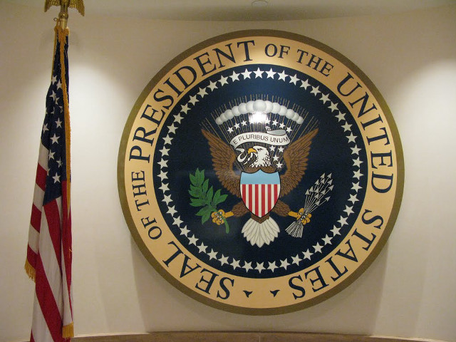 White wall seal american flags free wallpaper - medium preview image