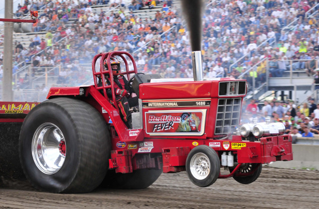 Tractor trailer dirt track crowd free wallpaper - medium preview image