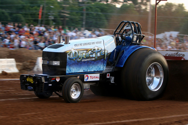 Monster truck racing track crowd free wallpaper - medium preview image