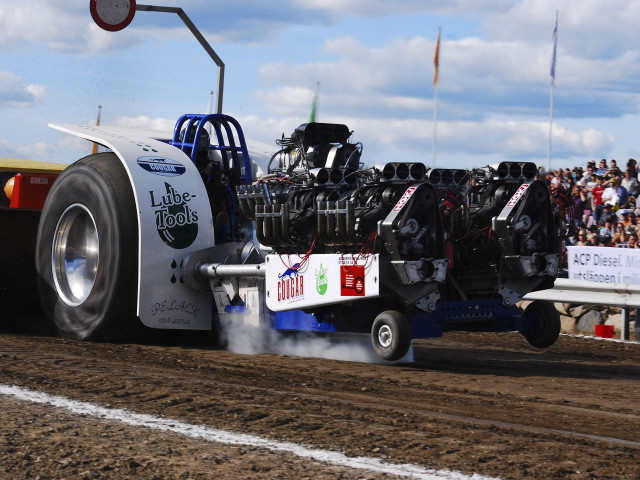 Tractor trailer large tire crowd free wallpaper - medium preview image