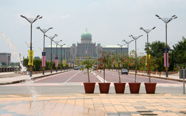 City street fountain green dome free wallpaper - medium preview image