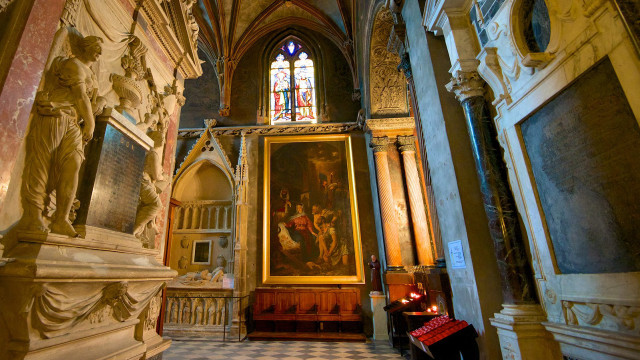 Large painting old building windows free wallpaper - medium preview image