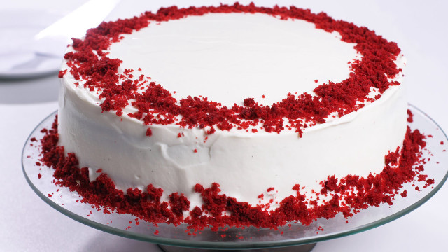 Cake red sprinkles glass plate free wallpaper - medium preview image