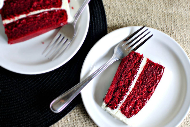Red velvet cake slice plate free wallpaper - medium preview image