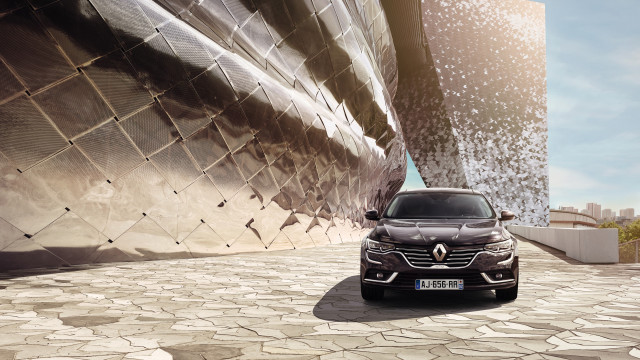 Car parked building sculpture cobblestone free wallpaper - medium preview image