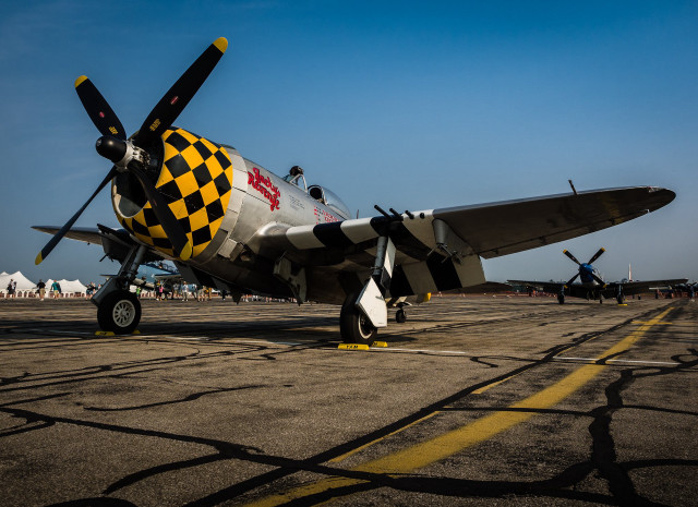 Small plane checkered wing propeller free wallpaper - medium preview image