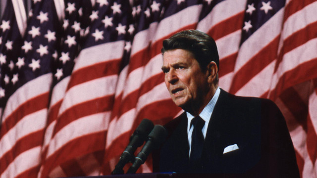 Man suit tie podium american free wallpaper - medium preview image