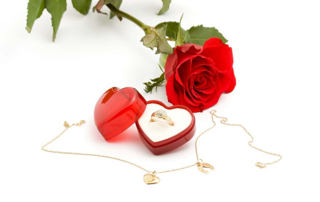 Red rose heart box ring #3 free wallpaper - medium preview image