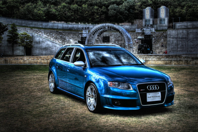 Blue car building fountain circular free wallpaper - medium preview image