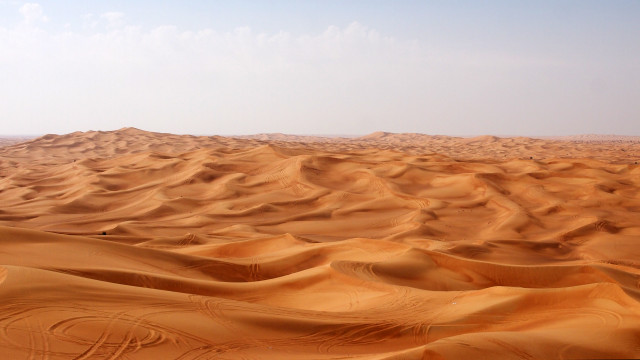 Sand dunes sky clouds background #2 free wallpaper - medium preview image