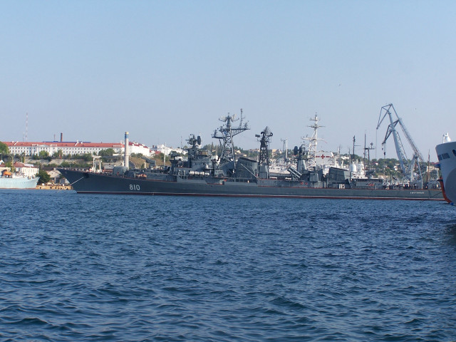 Large ship dock tugboat panoramic free wallpaper - medium preview image