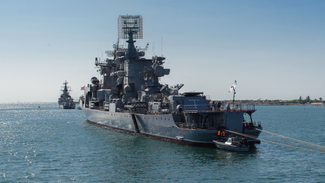 Battleship ocean boat tug floating free wallpaper - medium preview image