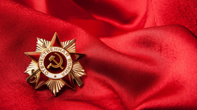 Red star ribbon hammer sickle free wallpaper - medium preview image