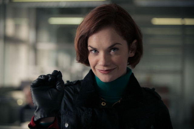 Woman black jacket green sweater free wallpaper - medium preview image