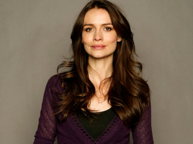 Woman long hair purple sweater free wallpaper - medium preview image