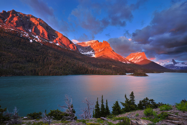 Mountain lake snowy background range free wallpaper - medium preview image