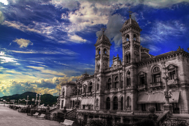 Large building clock tower cloudy #2 free wallpaper - medium preview image