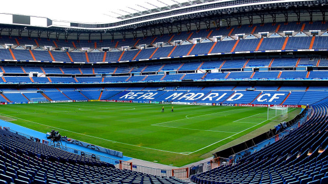 Stadium soccer field grass people free wallpaper - medium preview image
