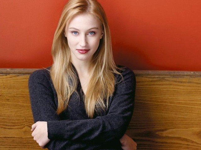 Woman bench arms crossed red free wallpaper - medium preview image