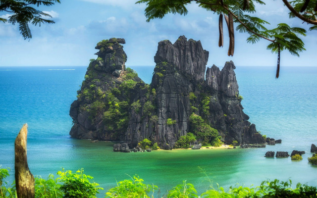 Small island trees water ocean free wallpaper - medium preview image
