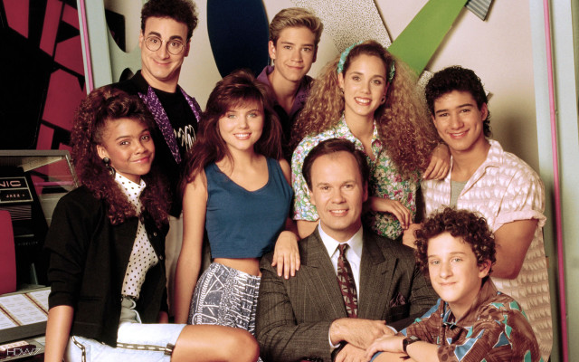 Group people posing wall keyboard free wallpaper - medium preview image