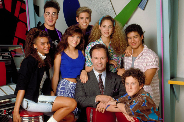 Group people posing picture room free wallpaper - medium preview image