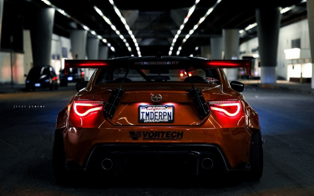 Car parked garage lights license free wallpaper - medium preview image