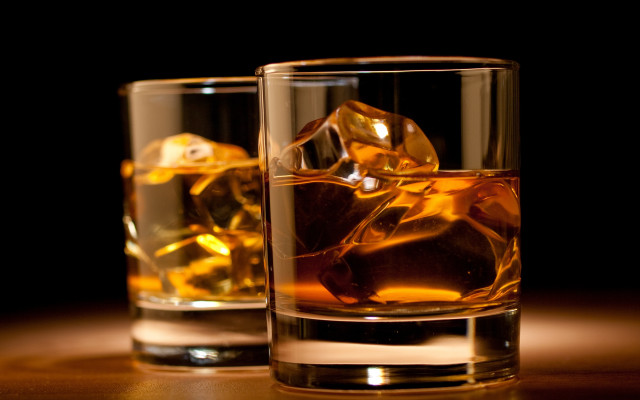 Whiskey glasses ice cubes table free wallpaper - medium preview image