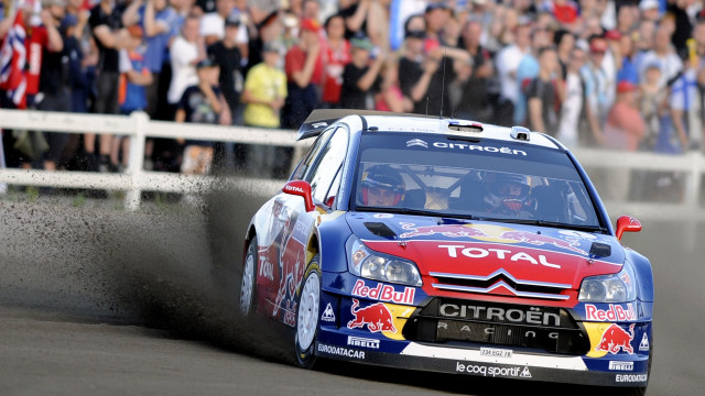 Car race track crowd watching free wallpaper - medium preview image