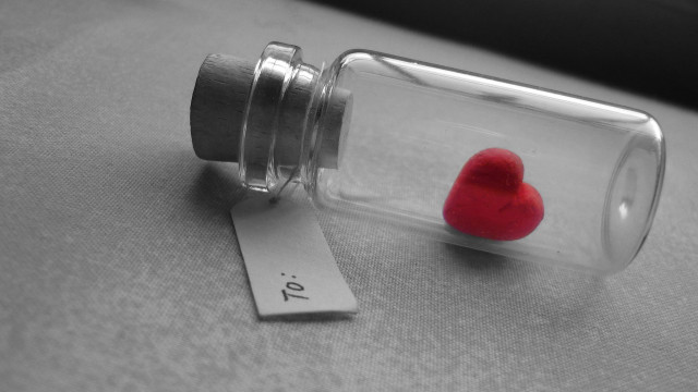 Tiny red heart glass bottle free wallpaper - medium preview image