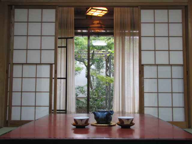 Table two cups vase window free wallpaper - medium preview image