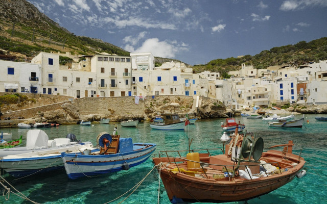 Boats city hillside water buildings free wallpaper - medium preview image